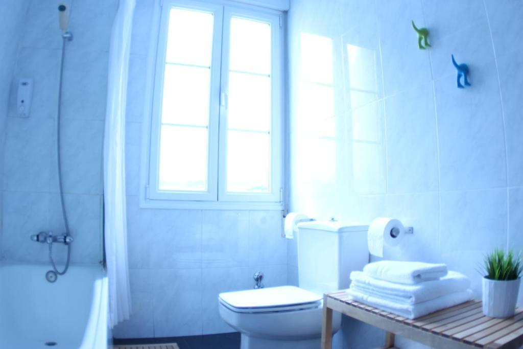 Chambre Lits Jumeaux avec Salle de Bains Commune